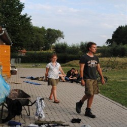 Uitladen Materiaal  42 - Scouts en Gidsen Zaventem 